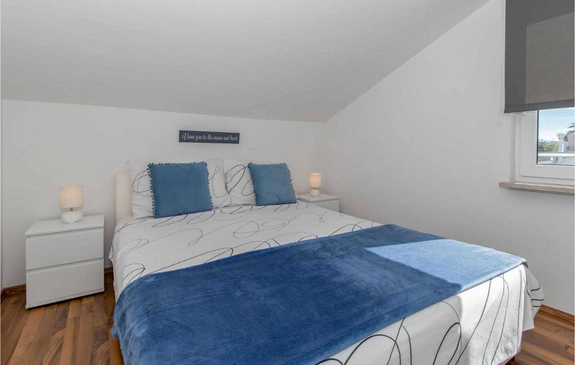 Stunning Apartment In Dramalj With House Sea View מראה חיצוני תמונה