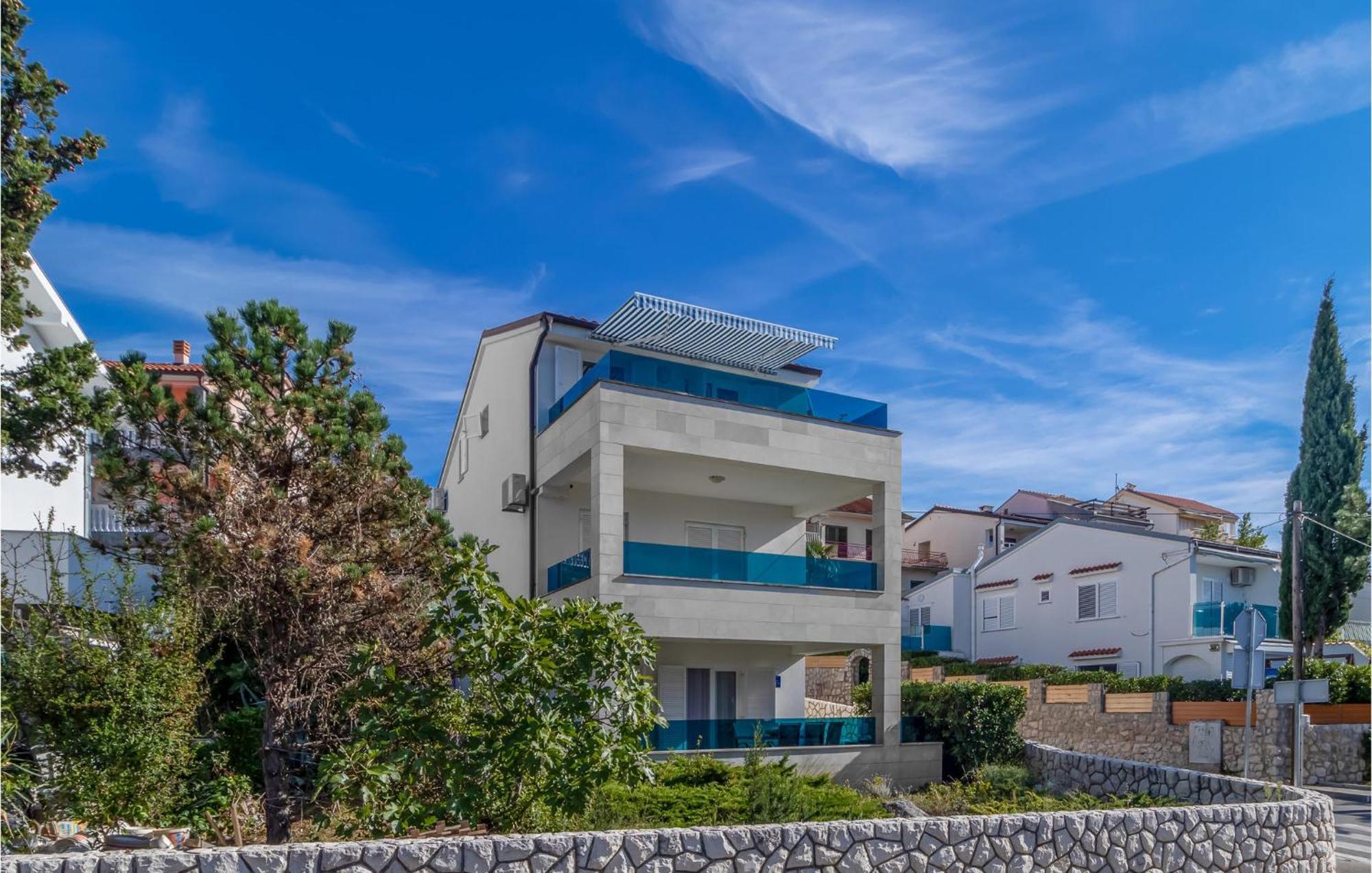 Stunning Apartment In Dramalj With House Sea View מראה חיצוני תמונה