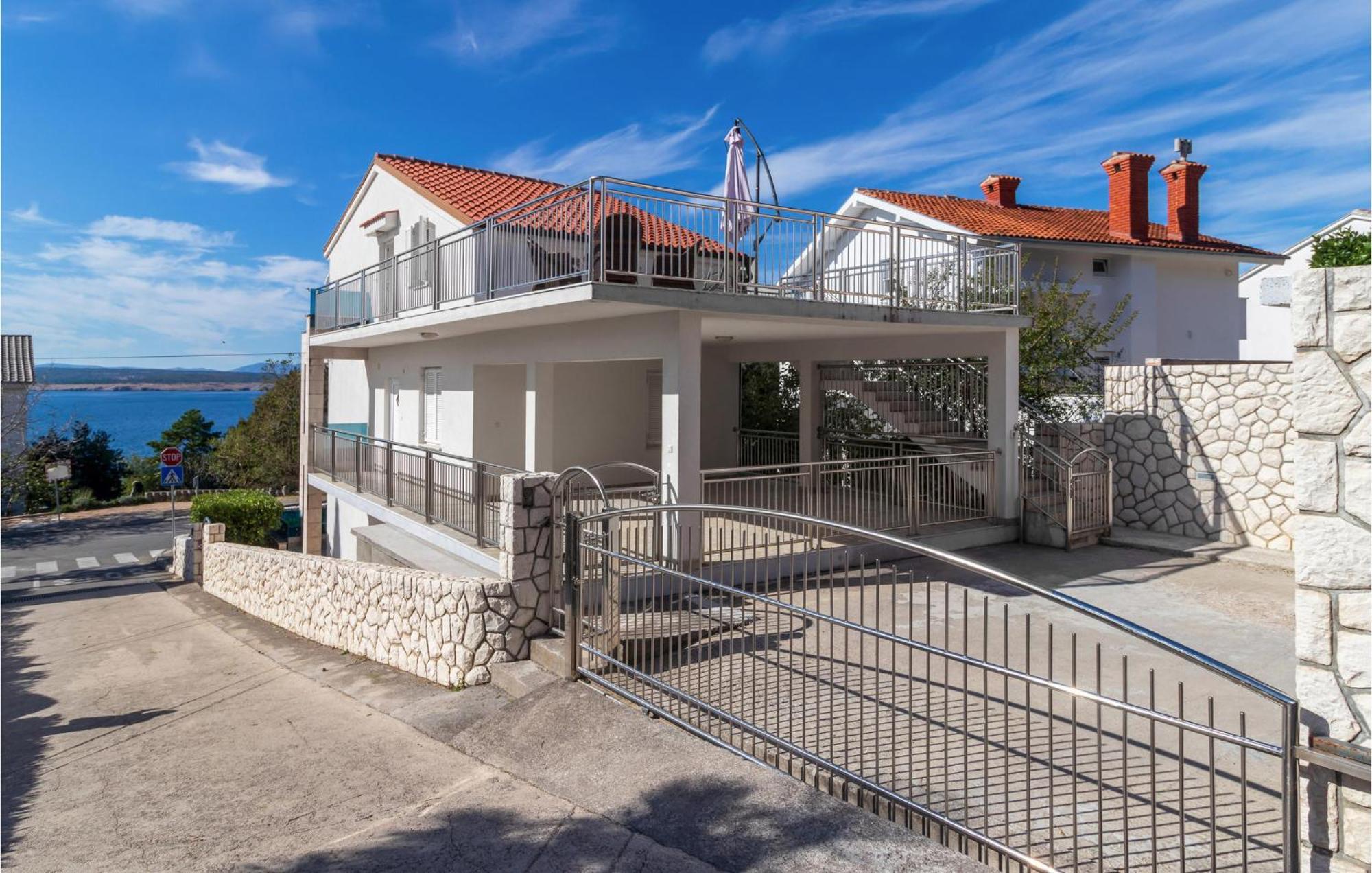 Stunning Apartment In Dramalj With House Sea View מראה חיצוני תמונה