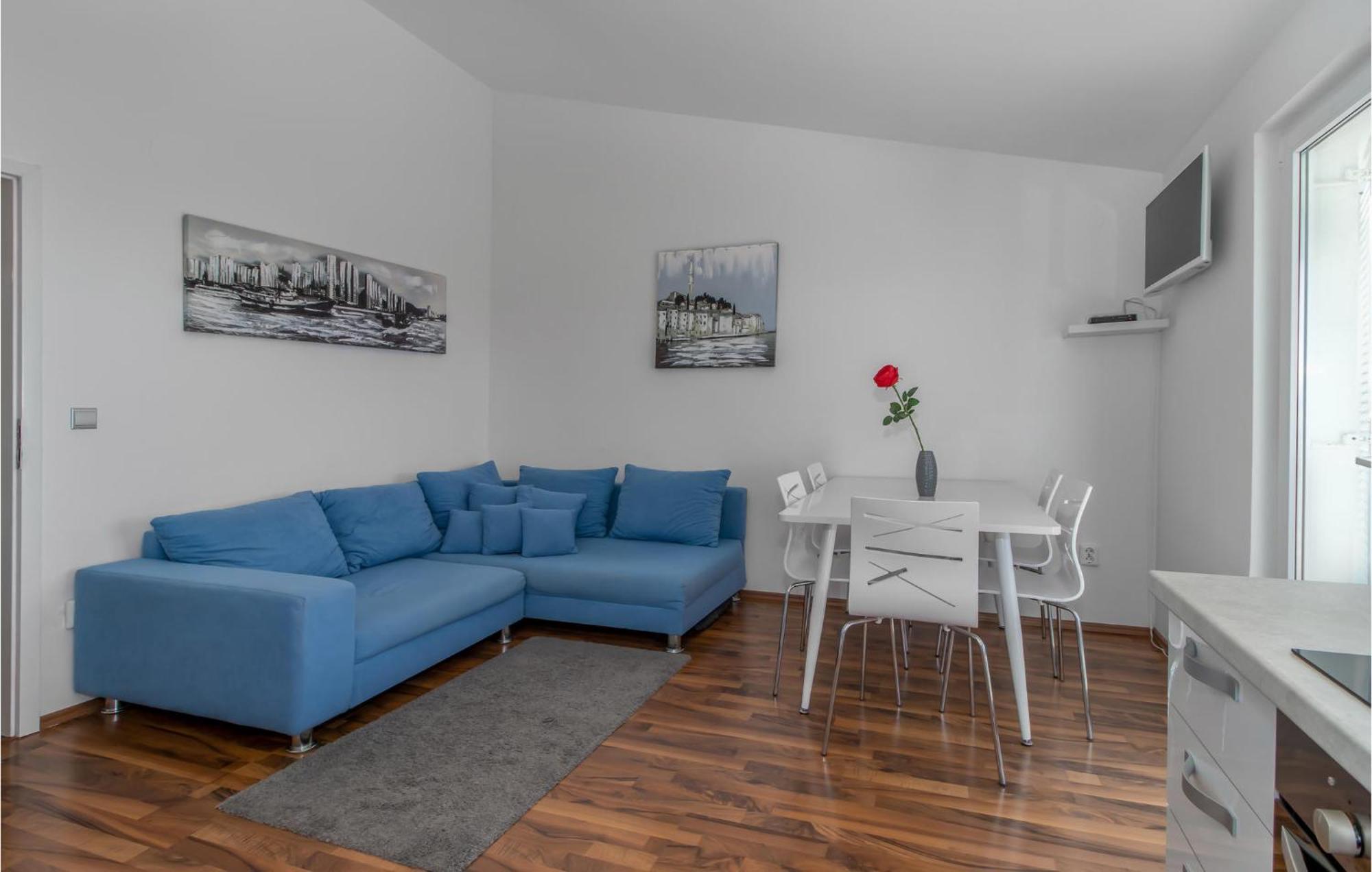Stunning Apartment In Dramalj With House Sea View מראה חיצוני תמונה