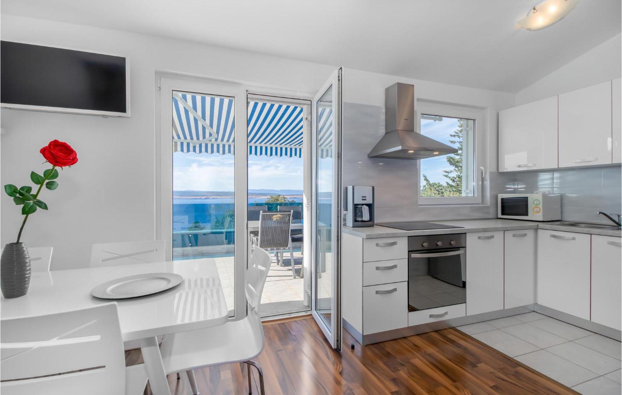 Stunning Apartment In Dramalj With House Sea View מראה חיצוני תמונה